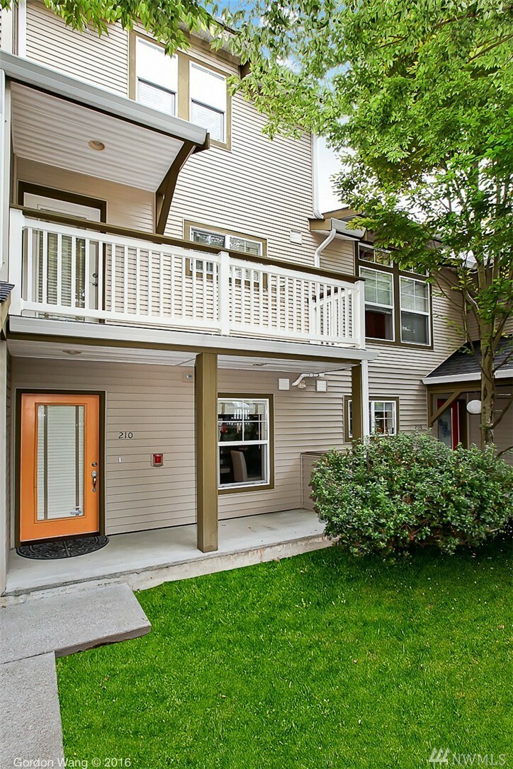 Property Photo: 210 24th Ave E WA 98112