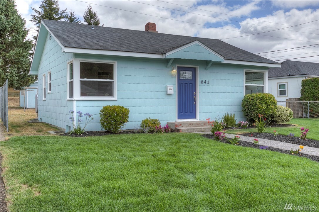 Property Photo:  843 S Hawthorne St  WA 98465 