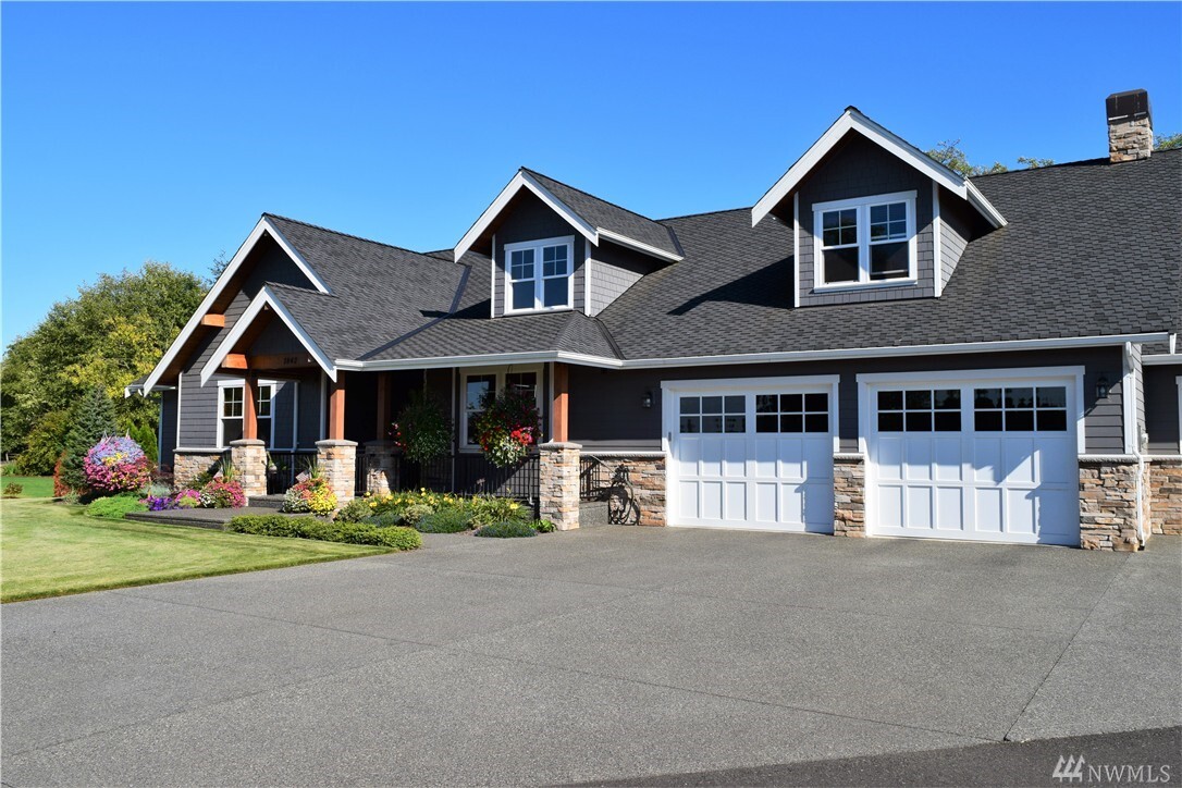 Property Photo: 1093 W Park St WA 98264