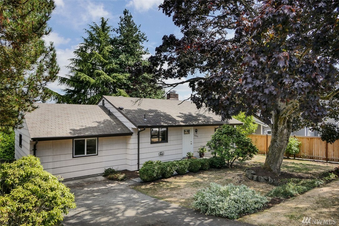 Property Photo:  16004 6th Ave SW  WA 98166 