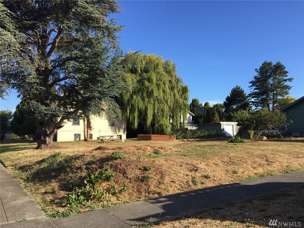 Property Photo: 2200 Broadway St WA 98225
