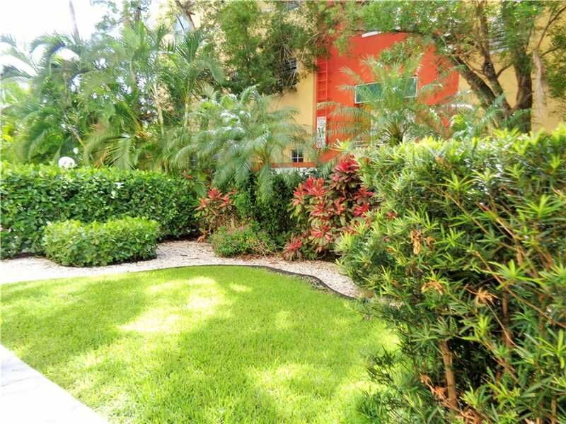 Property Photo:  5839 SW 74 Te 204  FL 33143 