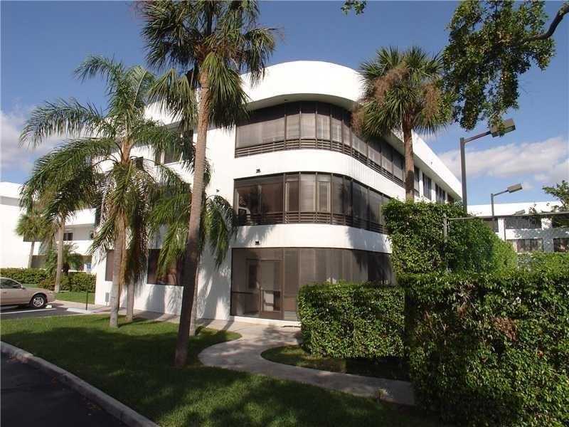 Property Photo: 1430 Sheridan St 16G FL 33020