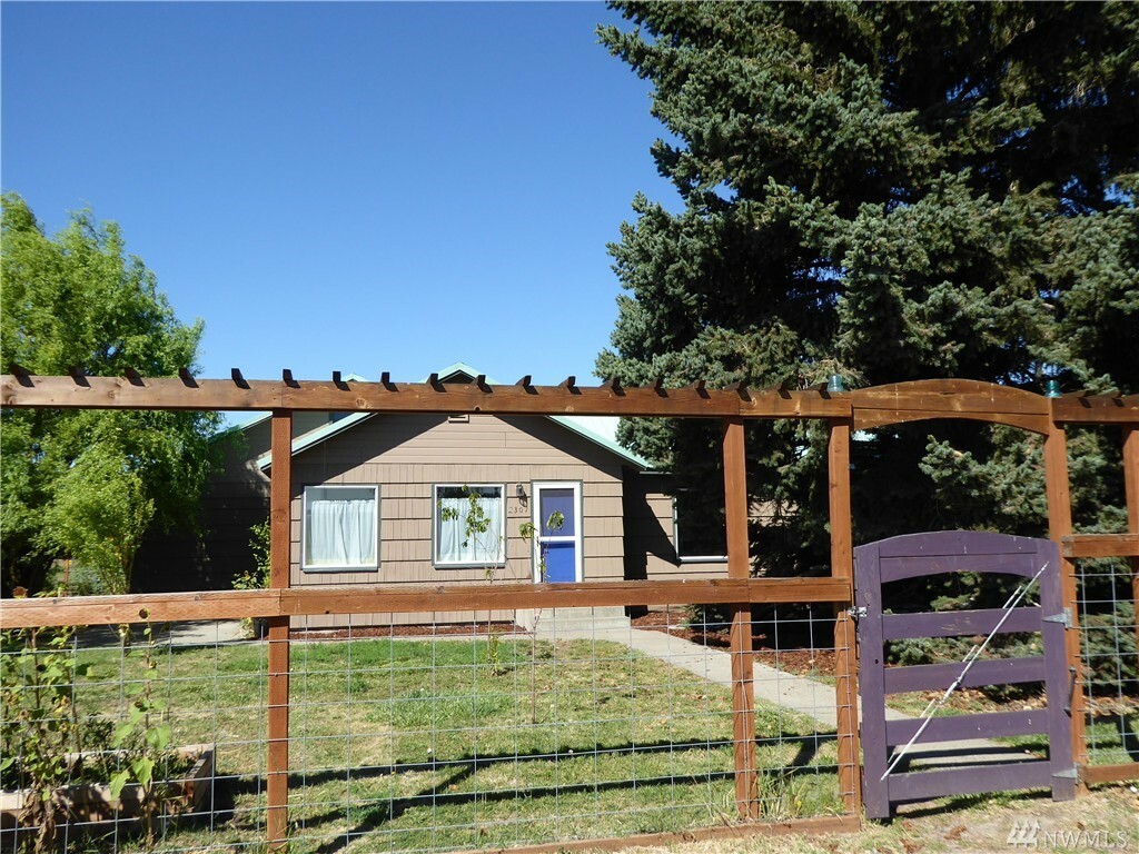 Property Photo:  2307 N Airport Rd  WA 98926 