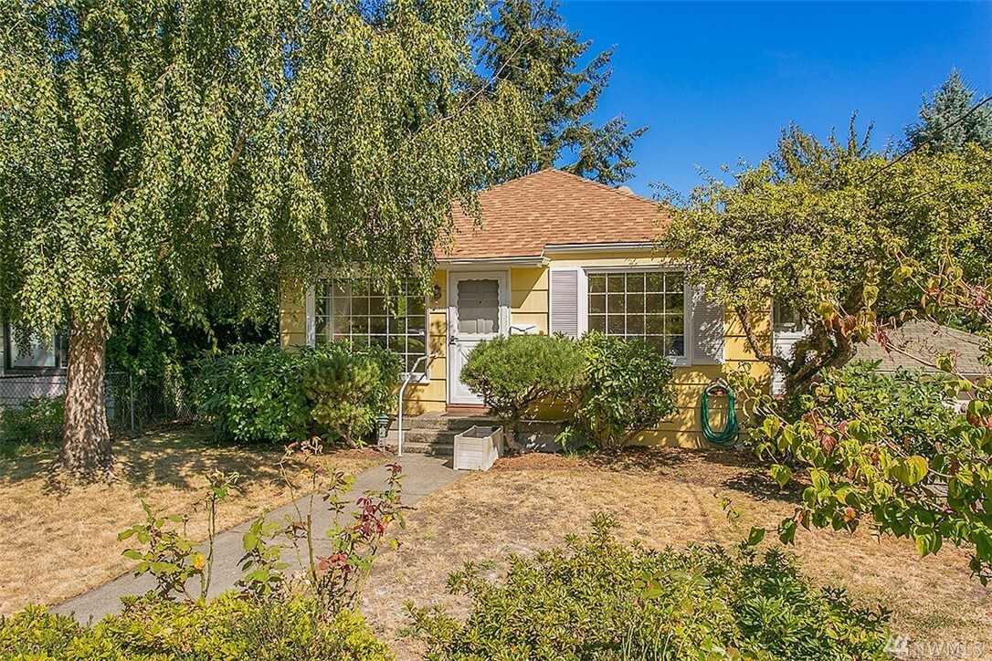 Property Photo: 6816 37th Ave NE WA 98115