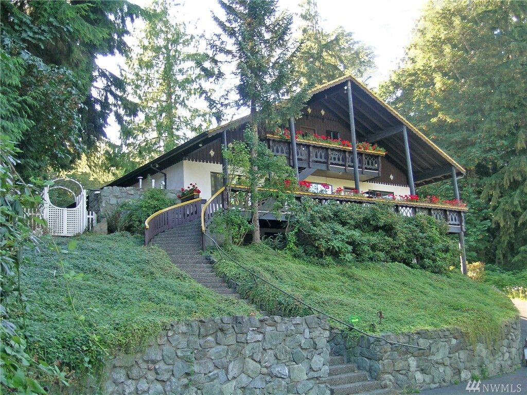 Property Photo:  445 W Lake Samish Dr  WA 98229 