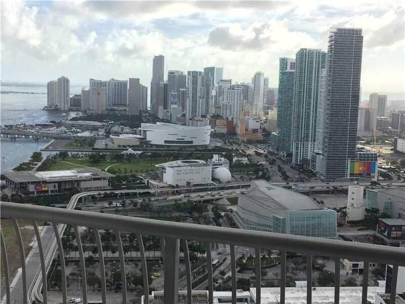 Property Photo:  1750 N Bayshore Dr 4912  FL 33132 