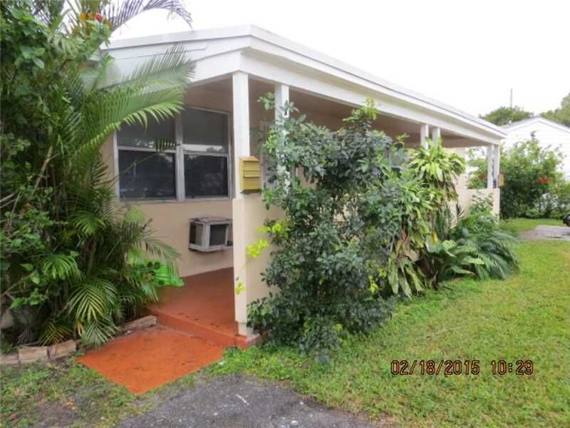 Property Photo:  1466 NE 135 St  FL 33161