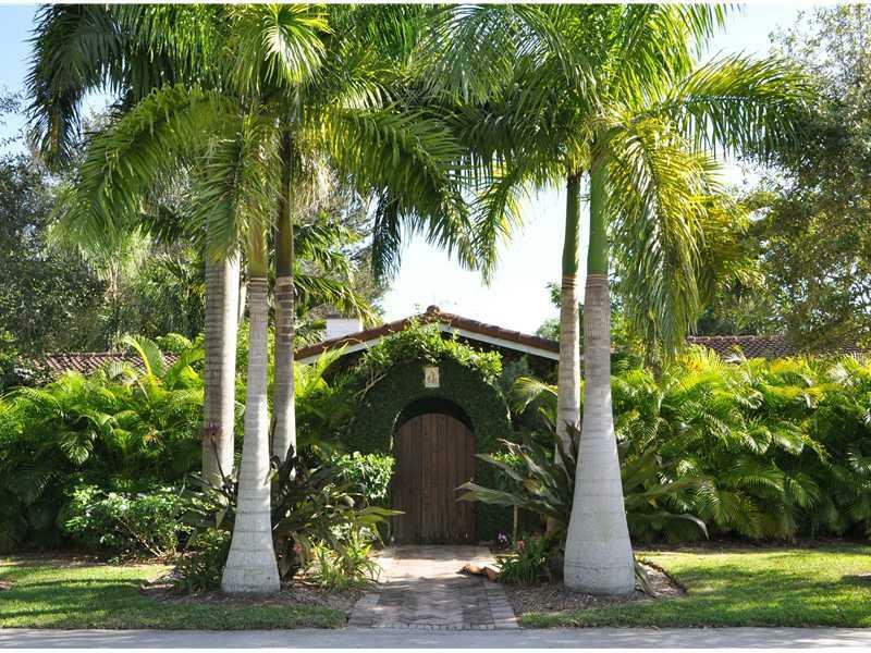 Property Photo: 2755 SW 58 Av FL 33155