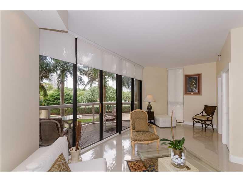 Property Photo:  20185 E Country Club Dr 207  FL 33180 