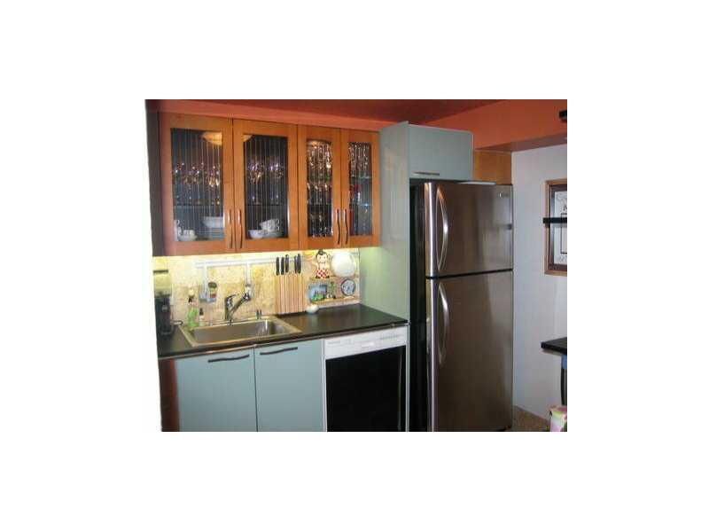 Property Photo:  150 SE 25 Rd 7J  FL 33129 