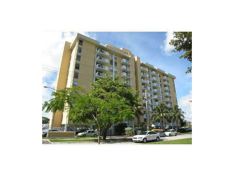 Property Photo:  2020 NE 135 St 410  FL 33181 