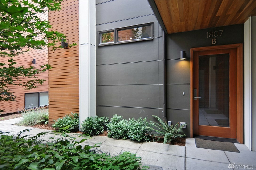 Property Photo: 1807 24th Ave B WA 98122