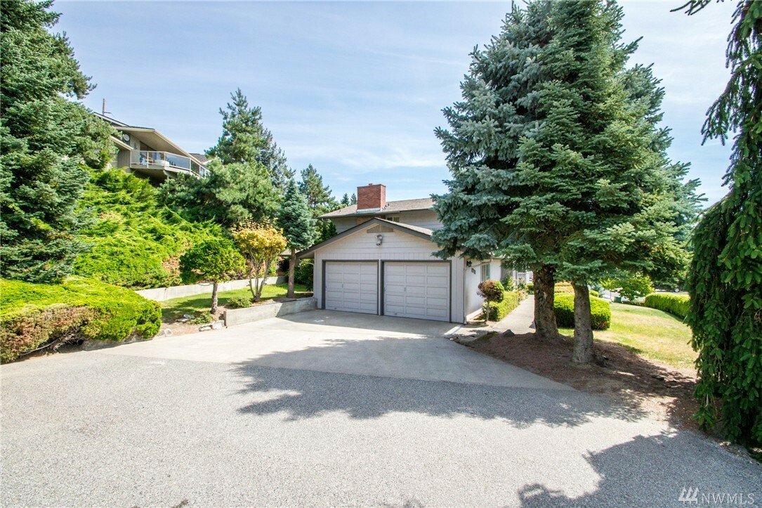 Property Photo: 1711 NE 10th Place WA 98802