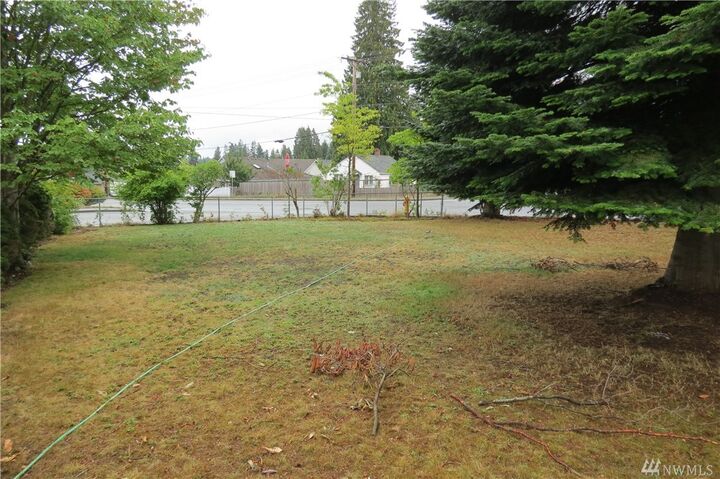 Property Photo: 6726 Highland Dr WA 98203