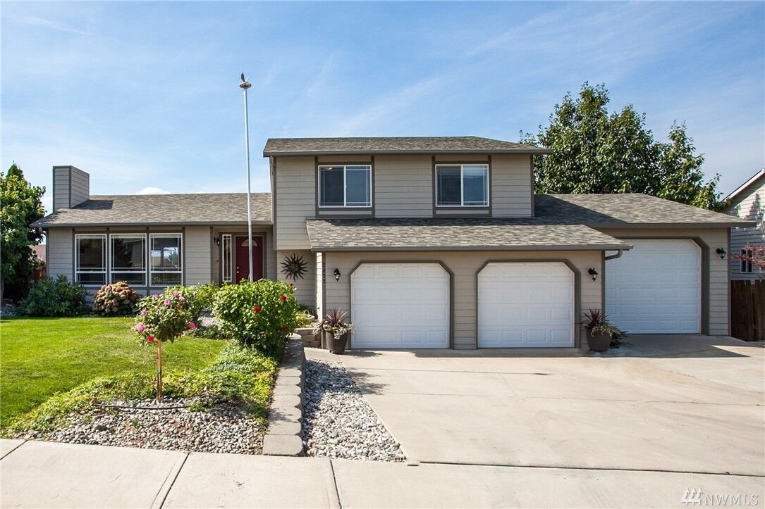 Property Photo:  2477 Highlandview Dr  WA 98802 