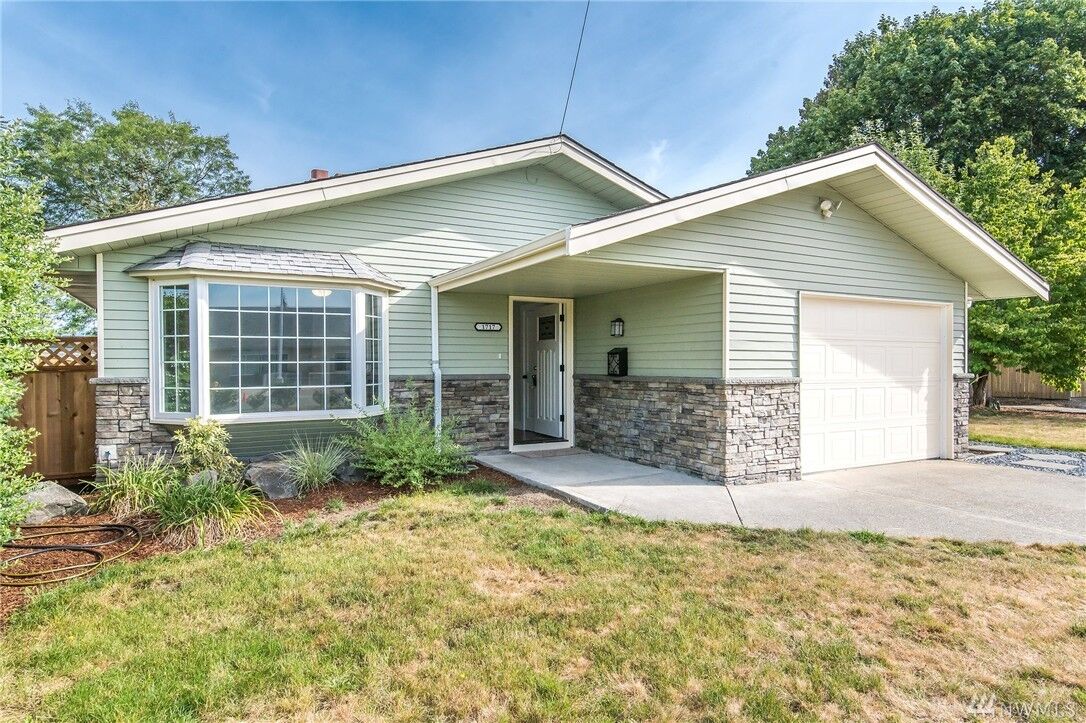 Property Photo:  1717 Willow Street  WA 98390 