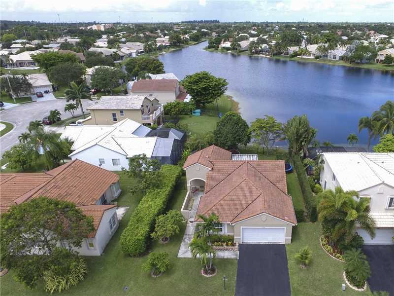 Property Photo:  320 NW 187th Ave  FL 33029 