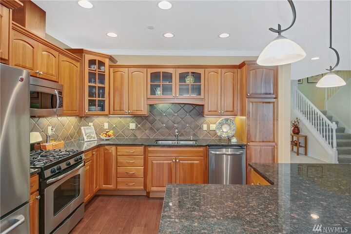 Property Photo: 110 Cedar Ave 203 WA 98290