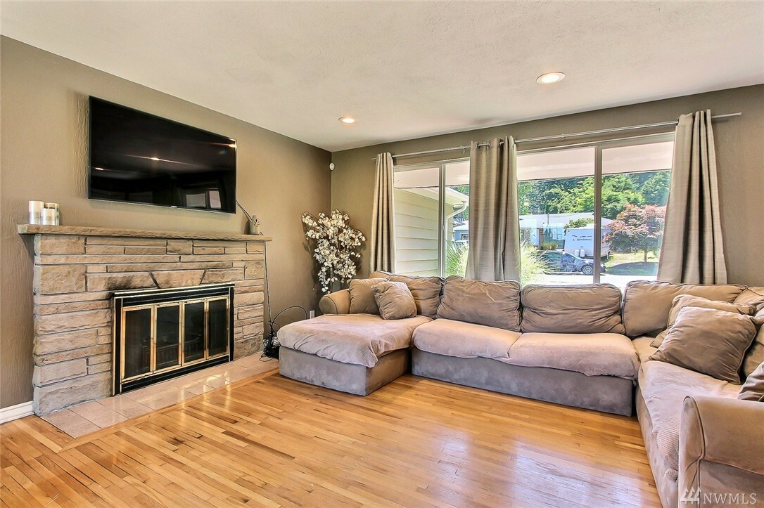 Property Photo: 4312 Robin Rd W WA 98466