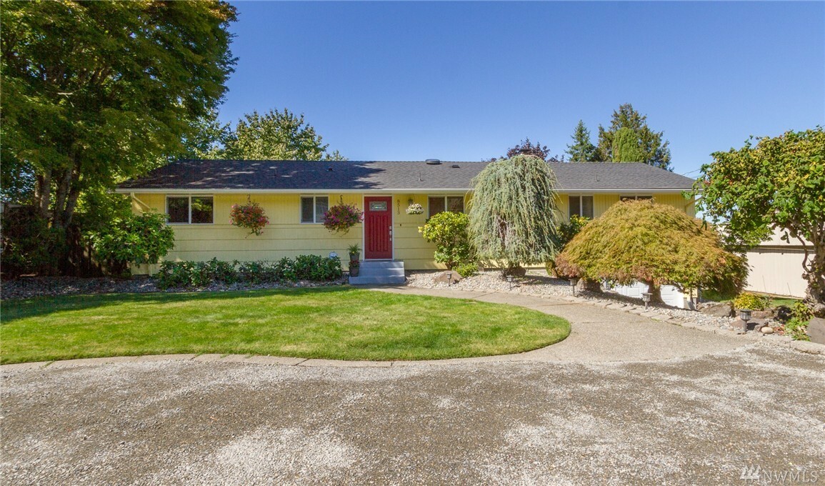 Property Photo: 8513 44th St W WA 98466