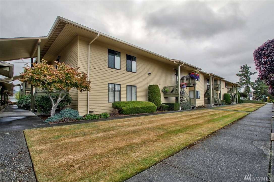 Property Photo:  310 S 11th St 107  WA 98274 