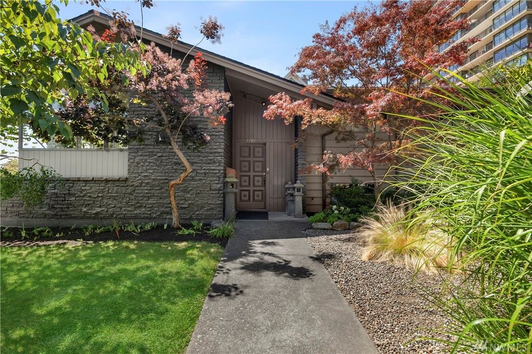 Property Photo:  1101 1st Ave W  WA 98119 