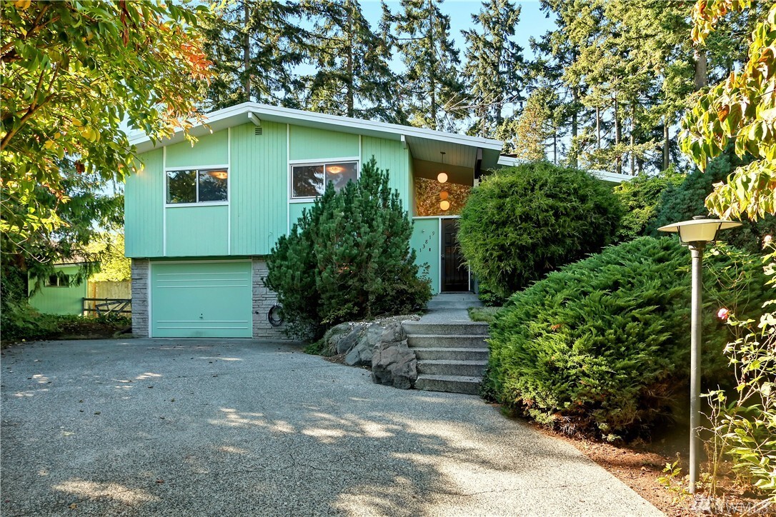 Property Photo: 13819 Dayton Ave N WA 98133