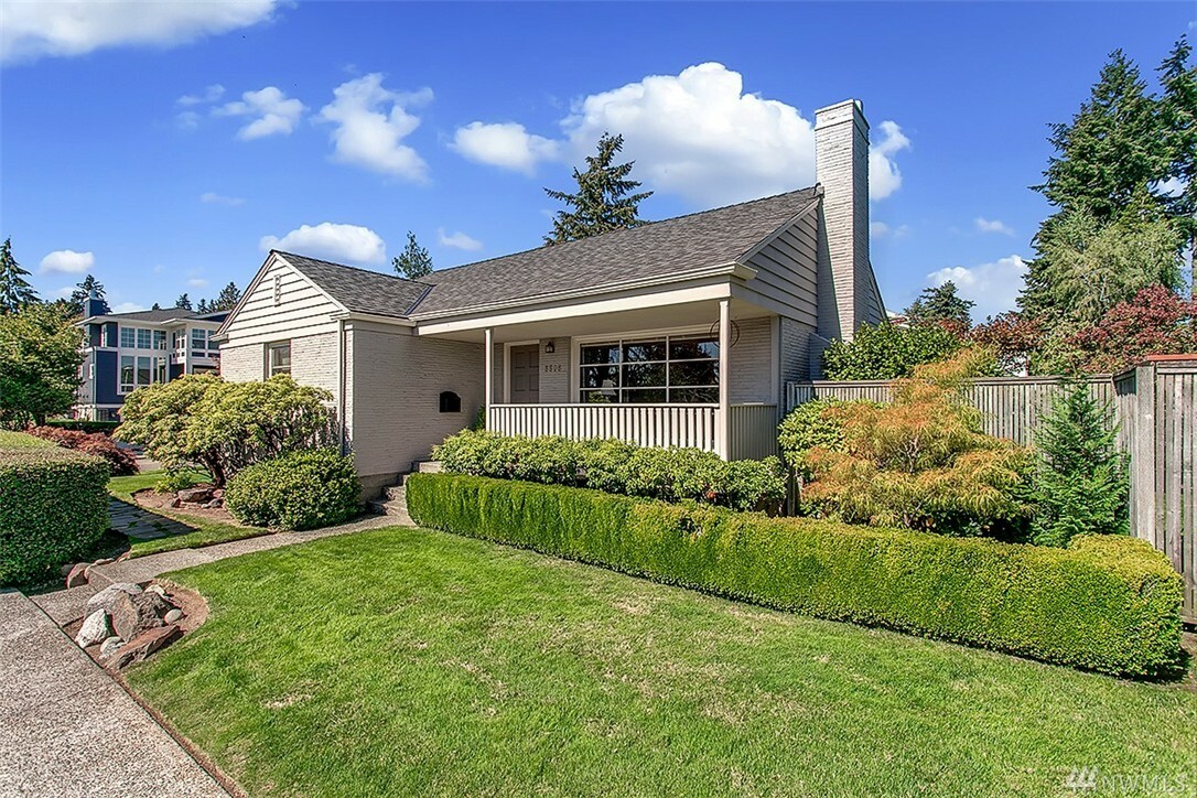 Property Photo:  5506 NE 73rd St  WA 98115 