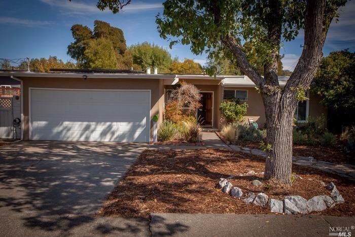Property Photo:  810 La Playa Way  CA 94903 