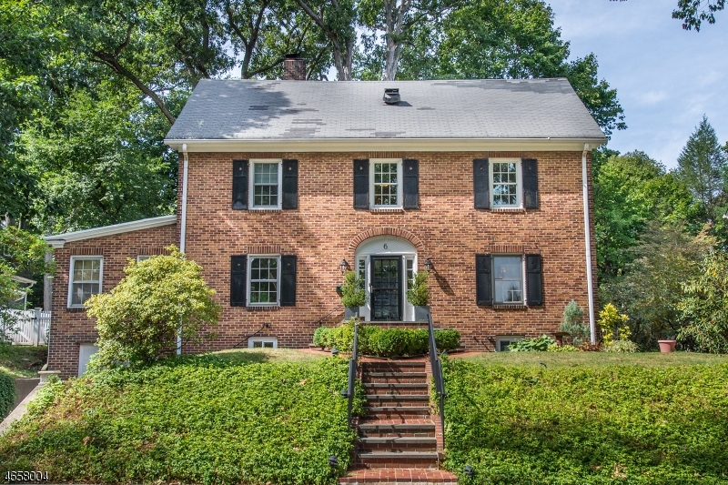 Property Photo:  6 Ridley Ct  NJ 07028 