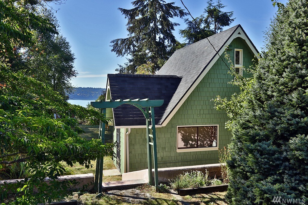 Property Photo: 3300 Mardell Dr WA 98260