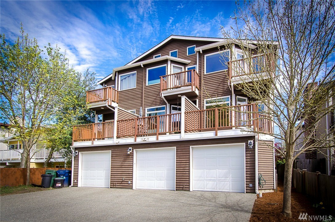 Property Photo:  11033 Greenwood Ave N B  WA 98133 