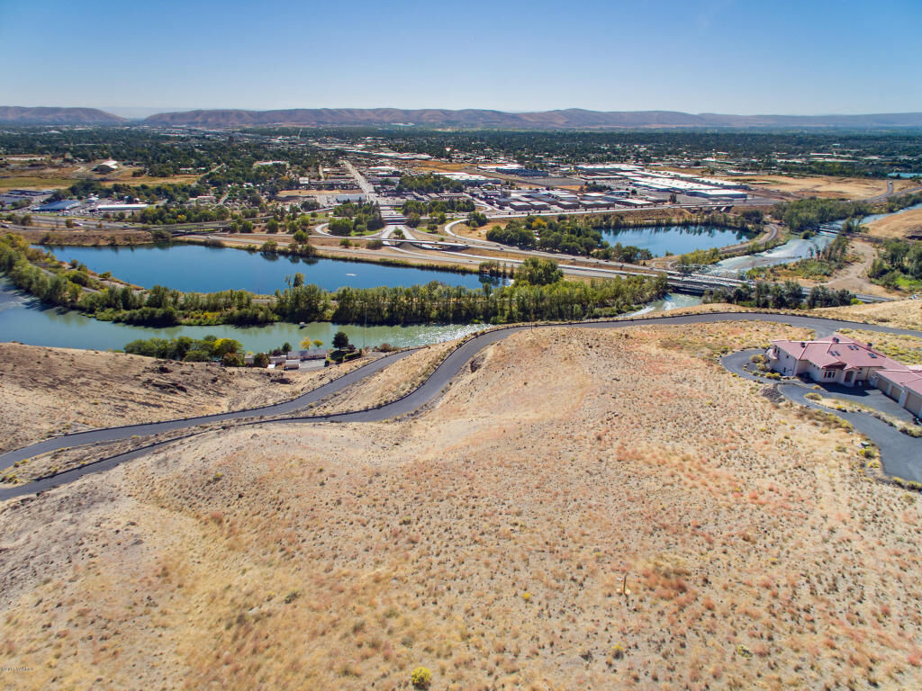 Property Photo: Nka Hailey Pl WA 98901