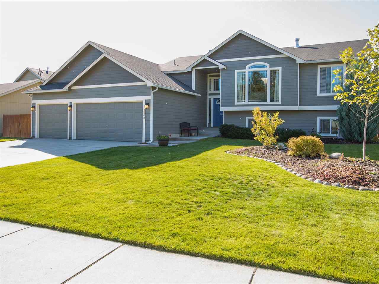Property Photo: 2908 E Clover Park Ave WA 99021