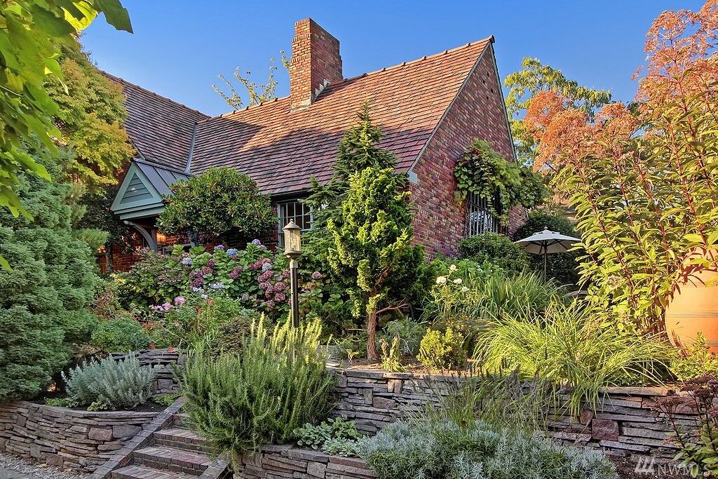 Property Photo:  3210 S Lander St  WA 98144 