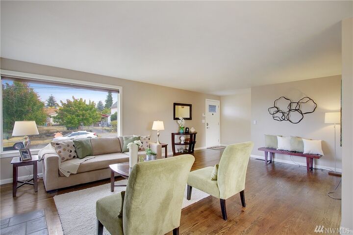 Property Photo:  1339 S Shelton St  WA 98108 