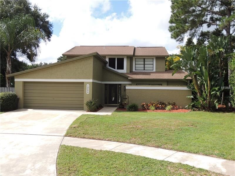 Property Photo:  15302 Lazy Lake Place  FL 33624 