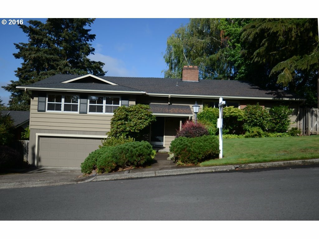 Property Photo:  2135 SW 84th Ave  OR 97225 