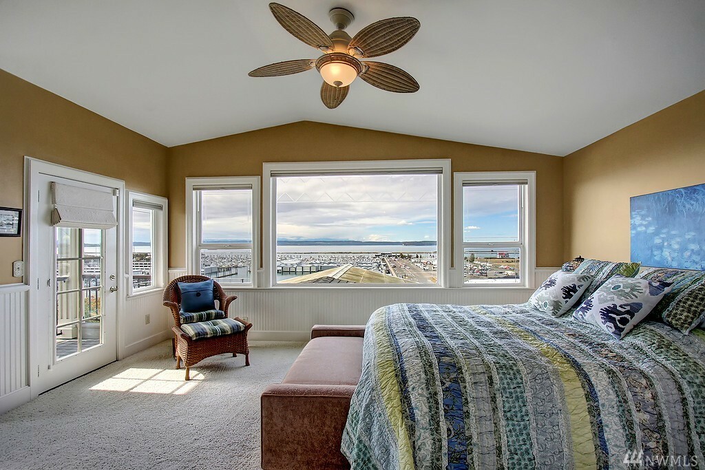 Property Photo: 1402 Grand Ave WA 98201