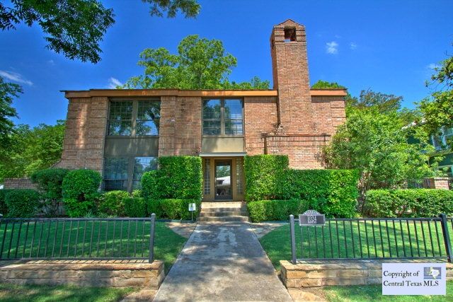 Property Photo: 1024 W Hopkins Street TX 78666