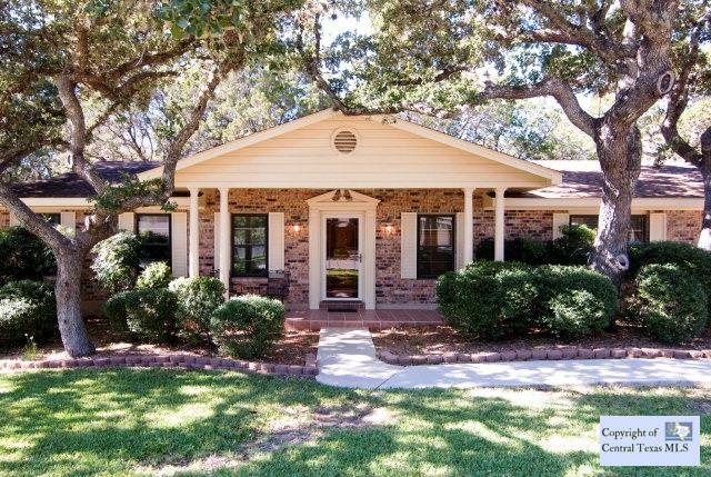 Property Photo:  837 E Twin Oaks Drive  TX 78130 