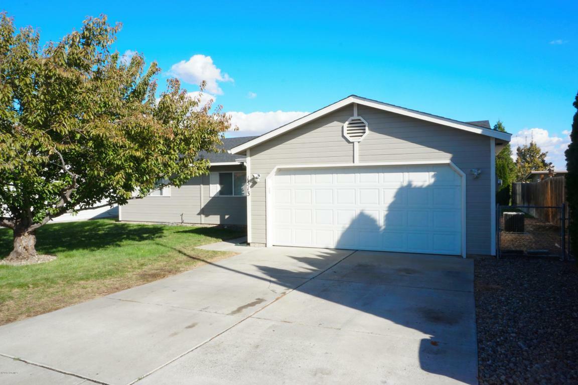 Property Photo: 1513 S 32nd Ave WA 98902