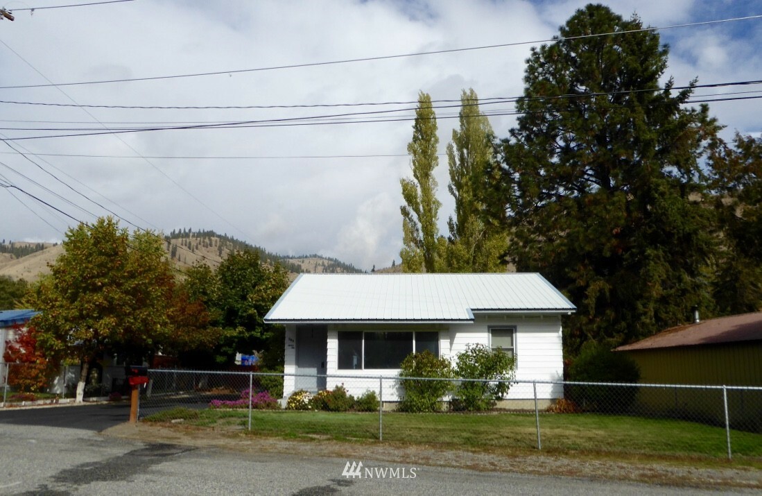 Property Photo:  203 E Parkhill Street  WA 98815 