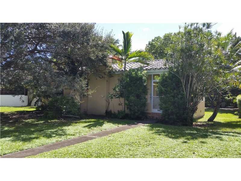 Property Photo:  
