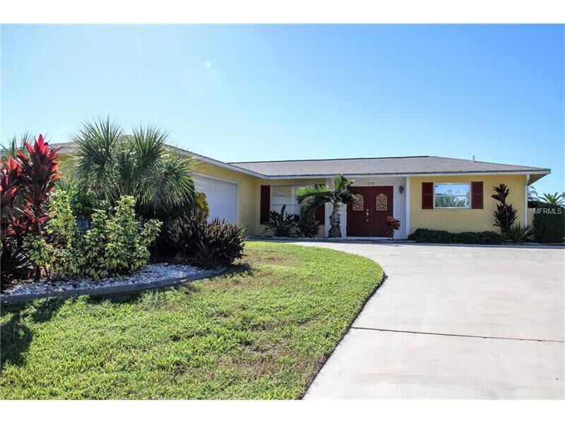Property Photo: 1280 Lakeside Drive FL 34293