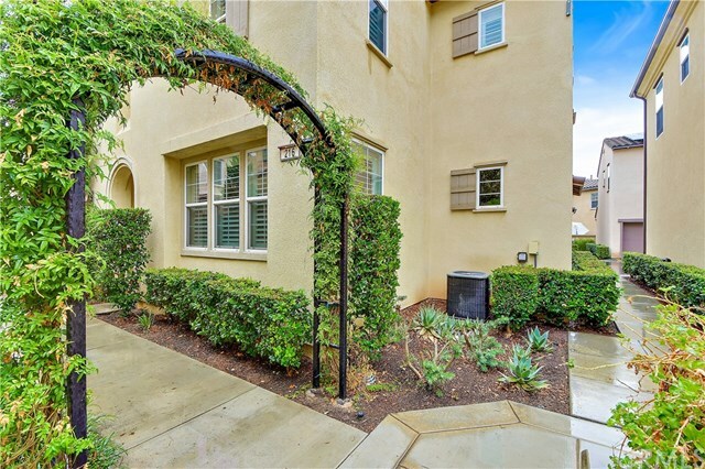 Property Photo:  216 W Sparkleberry Avenue  CA 92865 