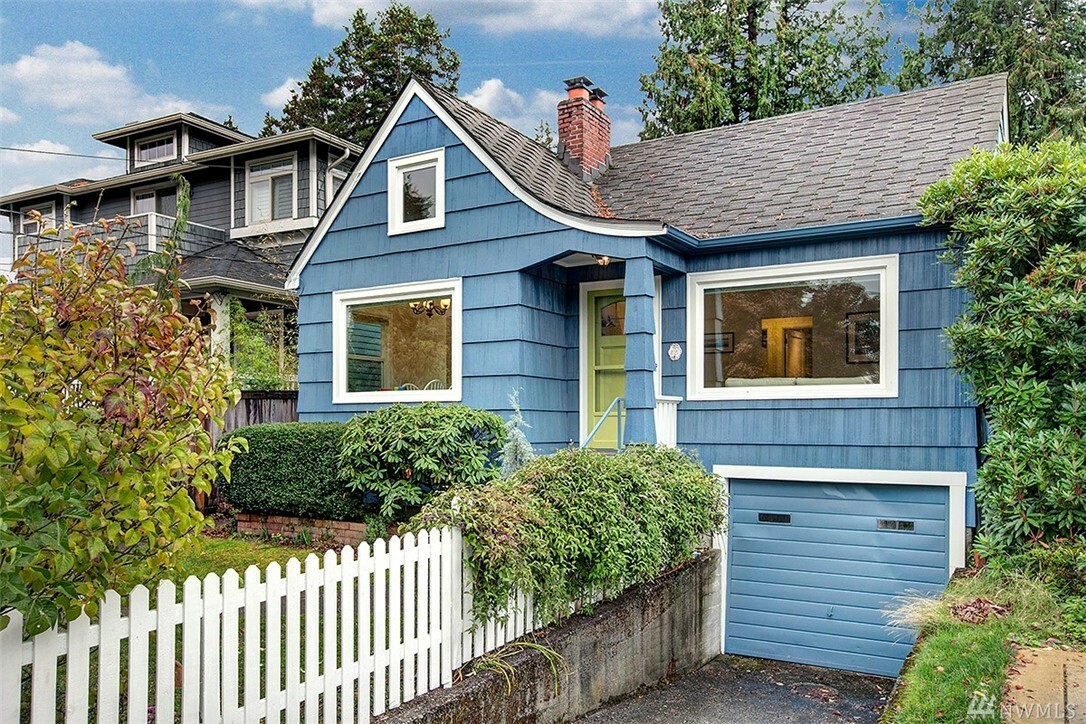 Property Photo: 1021 NE 97th St WA 98115