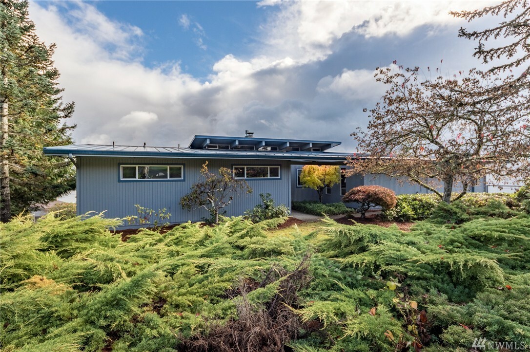 Property Photo:  2374 Crestline Blvd NW  WA 98502 