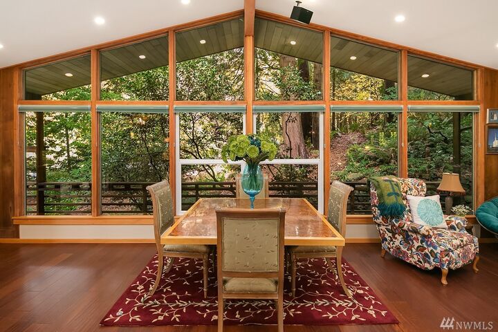 Property Photo: 10016 Renton-Issaquah Rd SE WA 98027